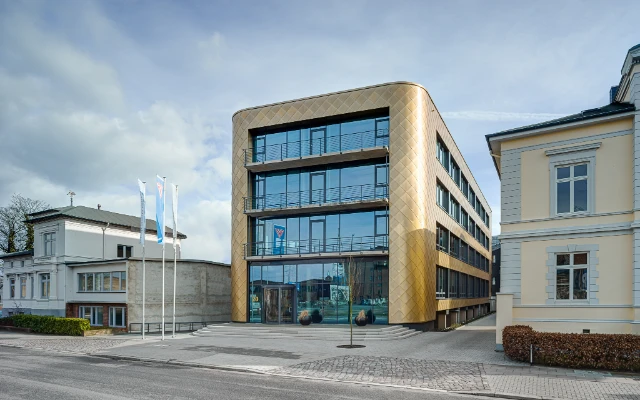 Goldfish-Building_Nordic-Royal